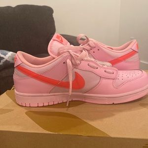 pink nike dunks